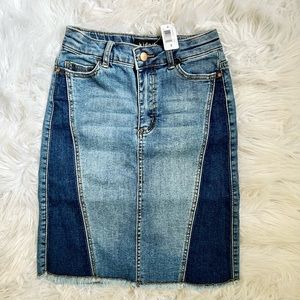 🎈3/$15🎈NWT below-the-knee denim skirt